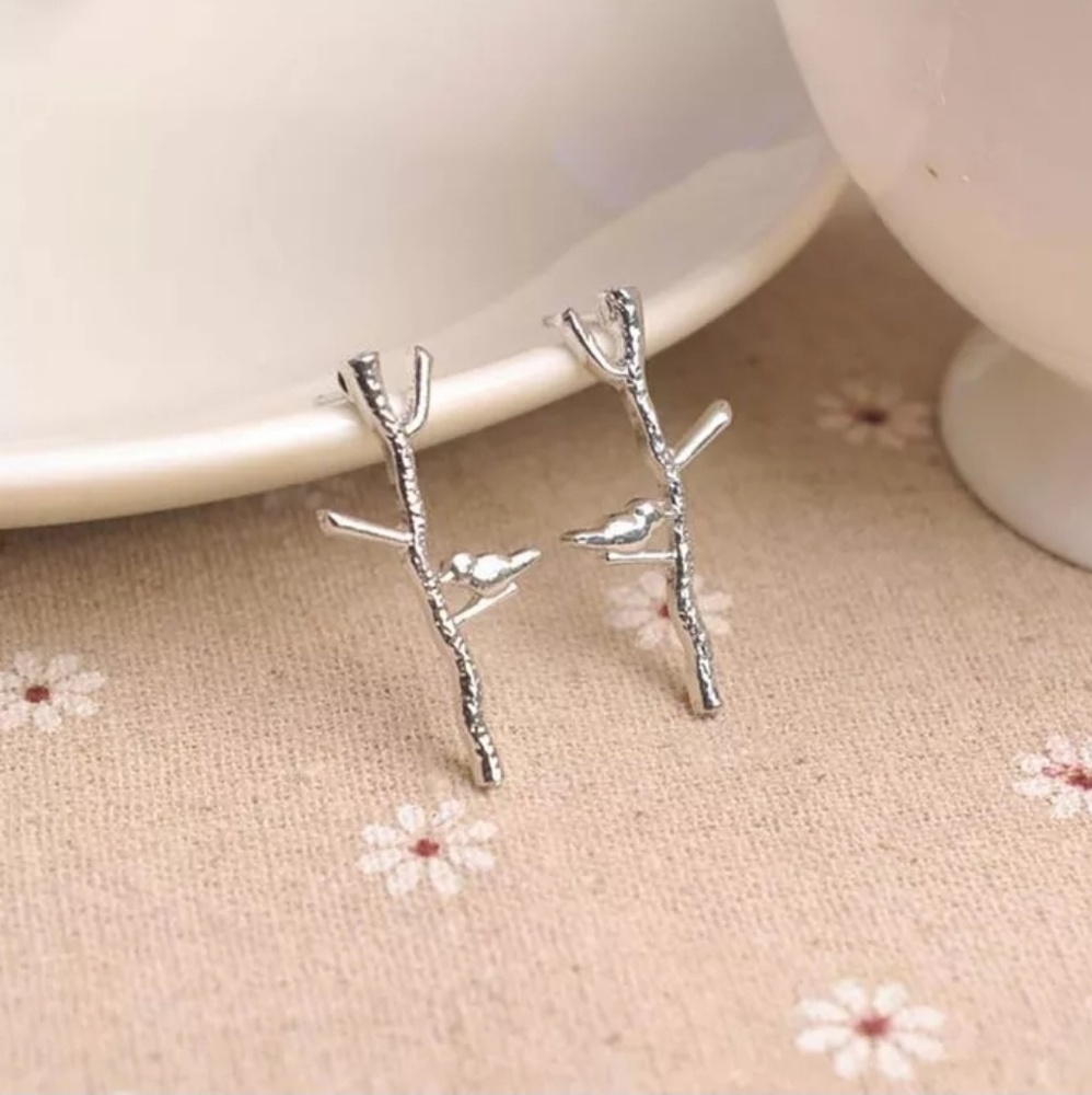 Bird on a branch silver Color Minimalist simple - Picture 2 of 3